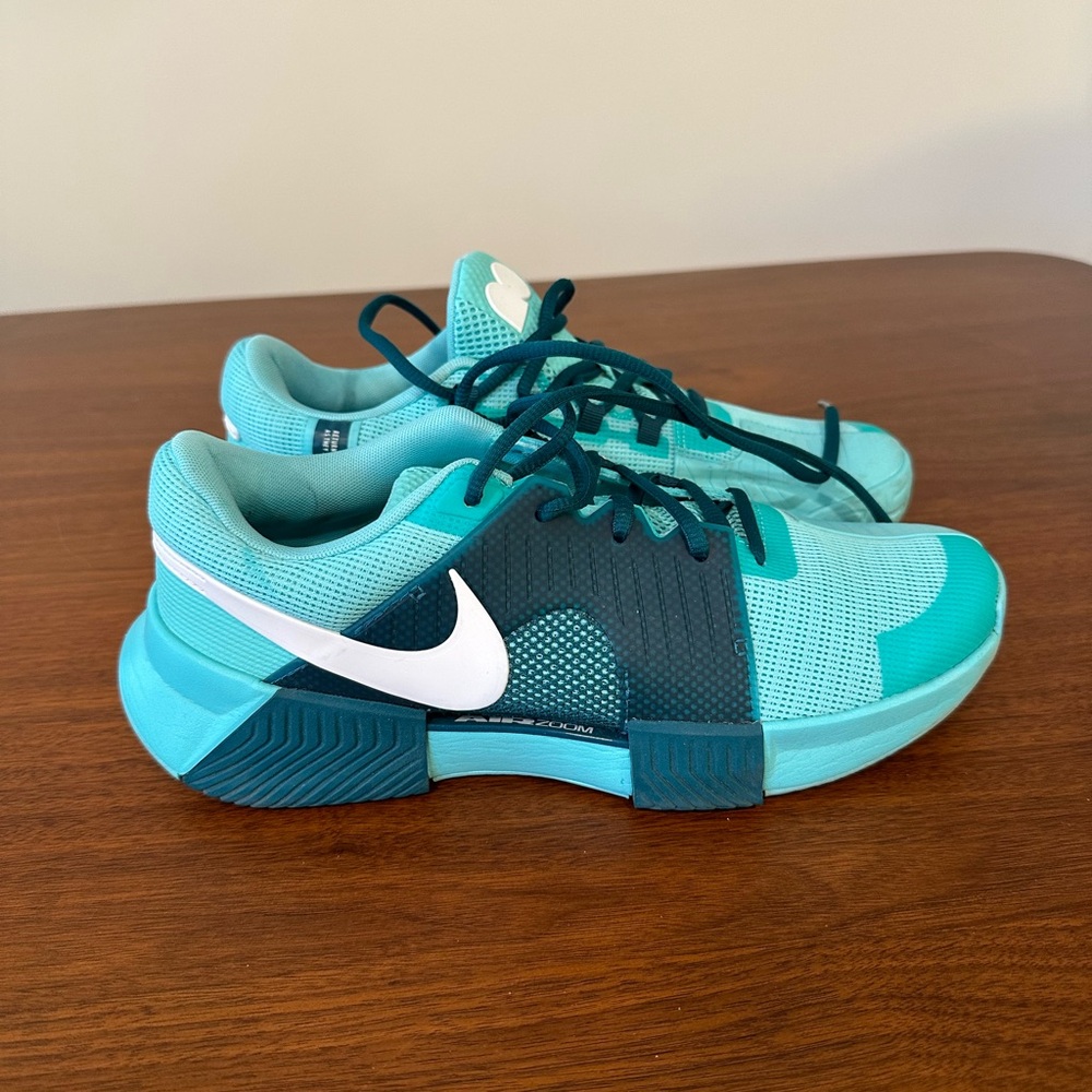 Like New Women’s Nike Zoom Challenge 1, sz 10.5,m -Tennis / Pickleball Court
